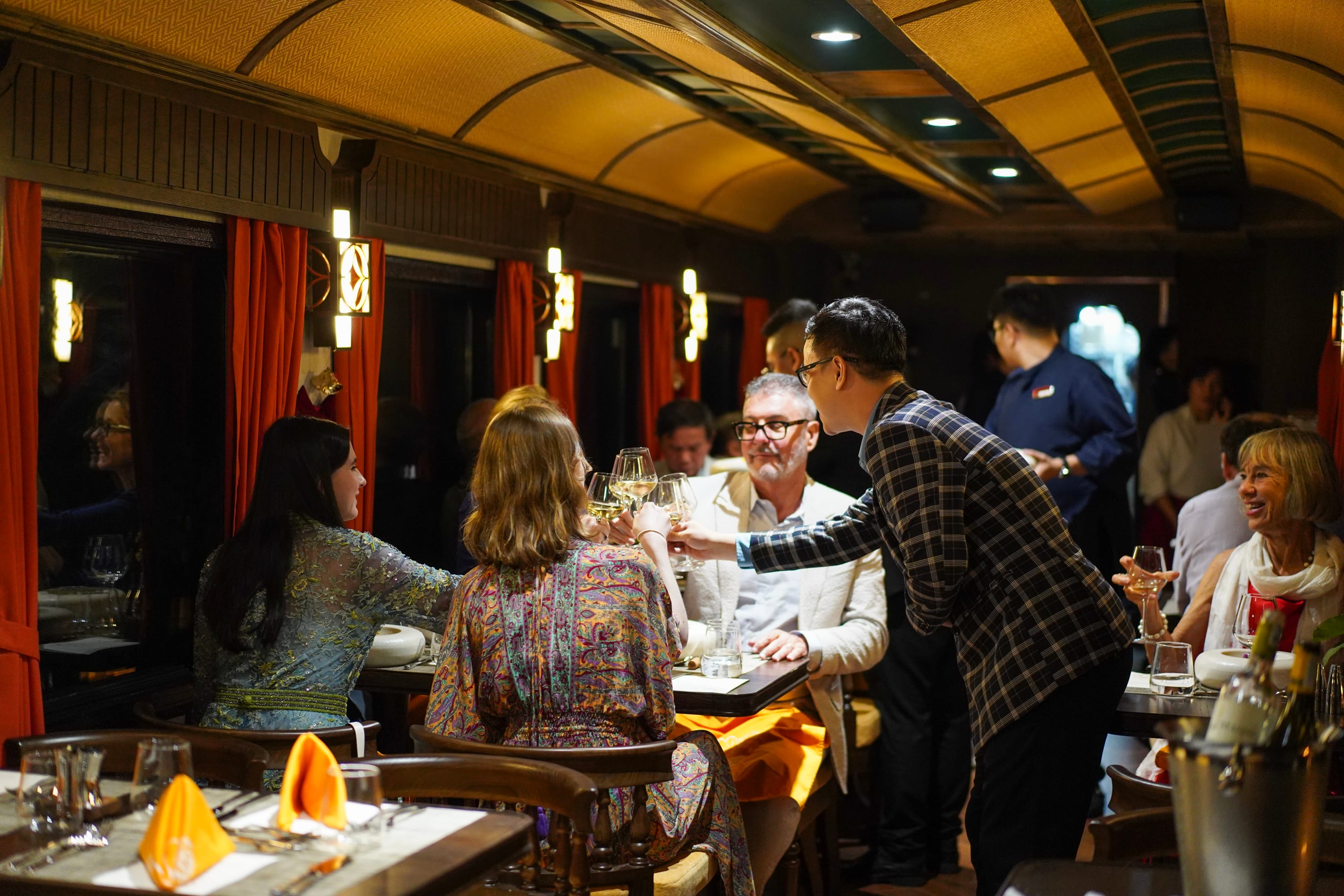 luxury-christmas-train