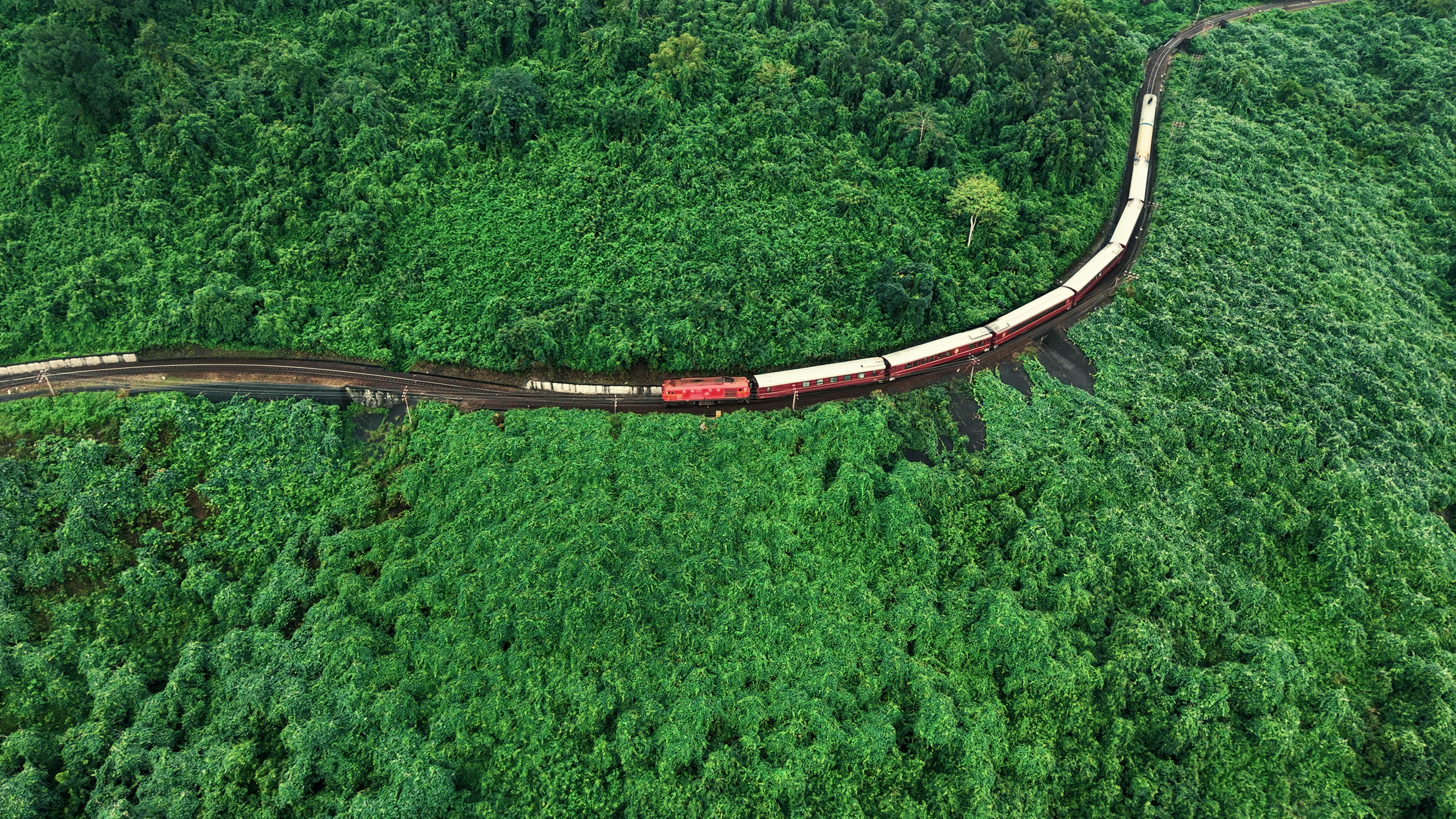 Hanoi to Ho Chi Minh Luxury Train Christmas and New Year Itinerary: A Festive Journey Through Vietnam 3 luxury-private-train