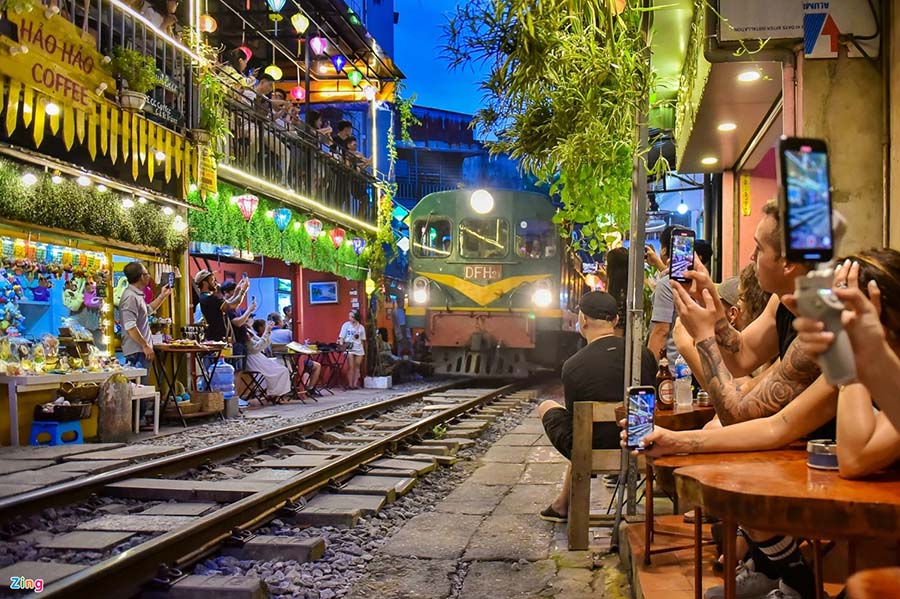 Train Street Hanoi: Where Everyday Life Meets Pure Wonder in Vietnam's Capital 1 Cafe duong tau Ha Noi o dau