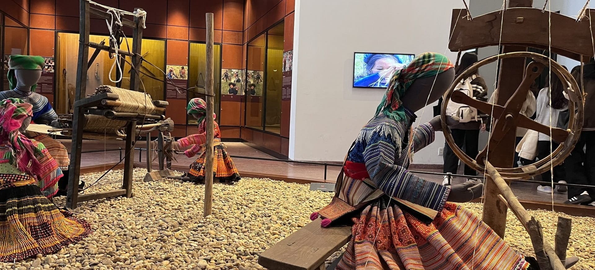 Vietnam Museum of Ethnology Hanoi – A Fascinating Journey Into Vietnam’s Cultural Soul 3 bao tang dan toc hoc banner 1