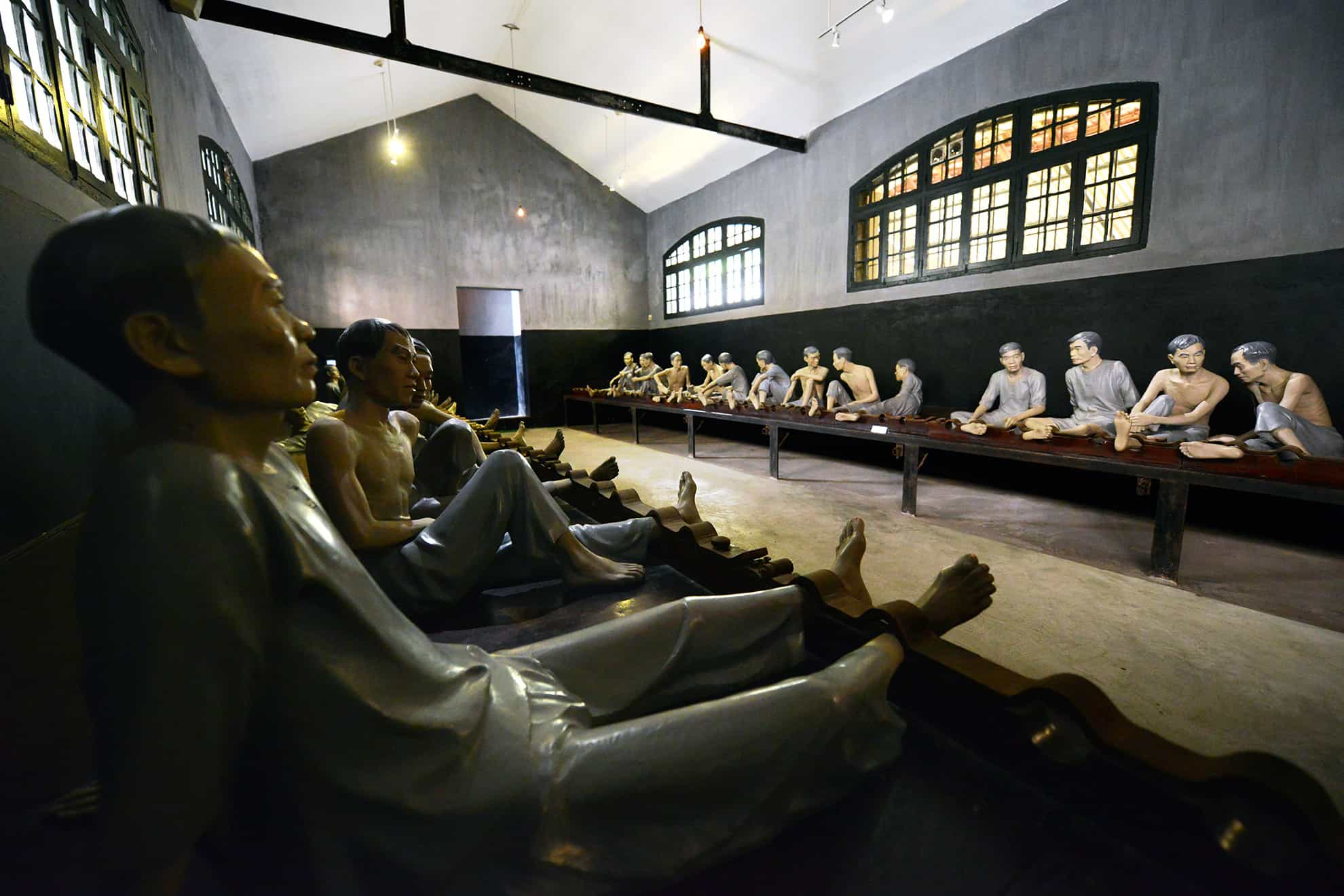 Hoa Lo Prison – The Haunted Heart of Hanoi’s History 3 ben trong nha tu