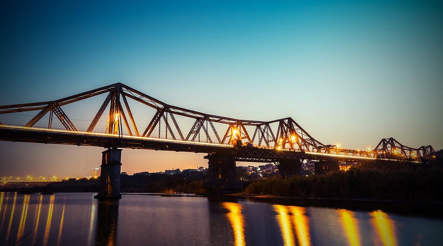 Sightseeing in Hanoi Vietnam: A Captivating Journey Through Time and Modern Grace 4 c u long bien