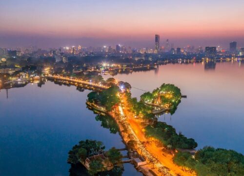West Lake Hanoi – An Ultimate Guide to Hanoi’s Most Romantic Lake 2 West Lake Hanoi – An Ultimate Guide to Hanoi’s Most Romantic Lake