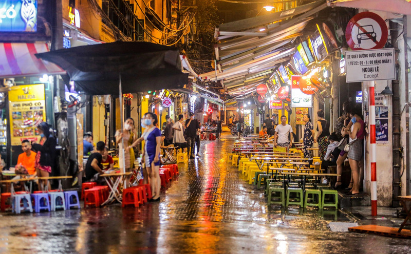 Beer Street Hanoi: Where the City's Soul Comes Alive After Dark 1 pho ta hien
