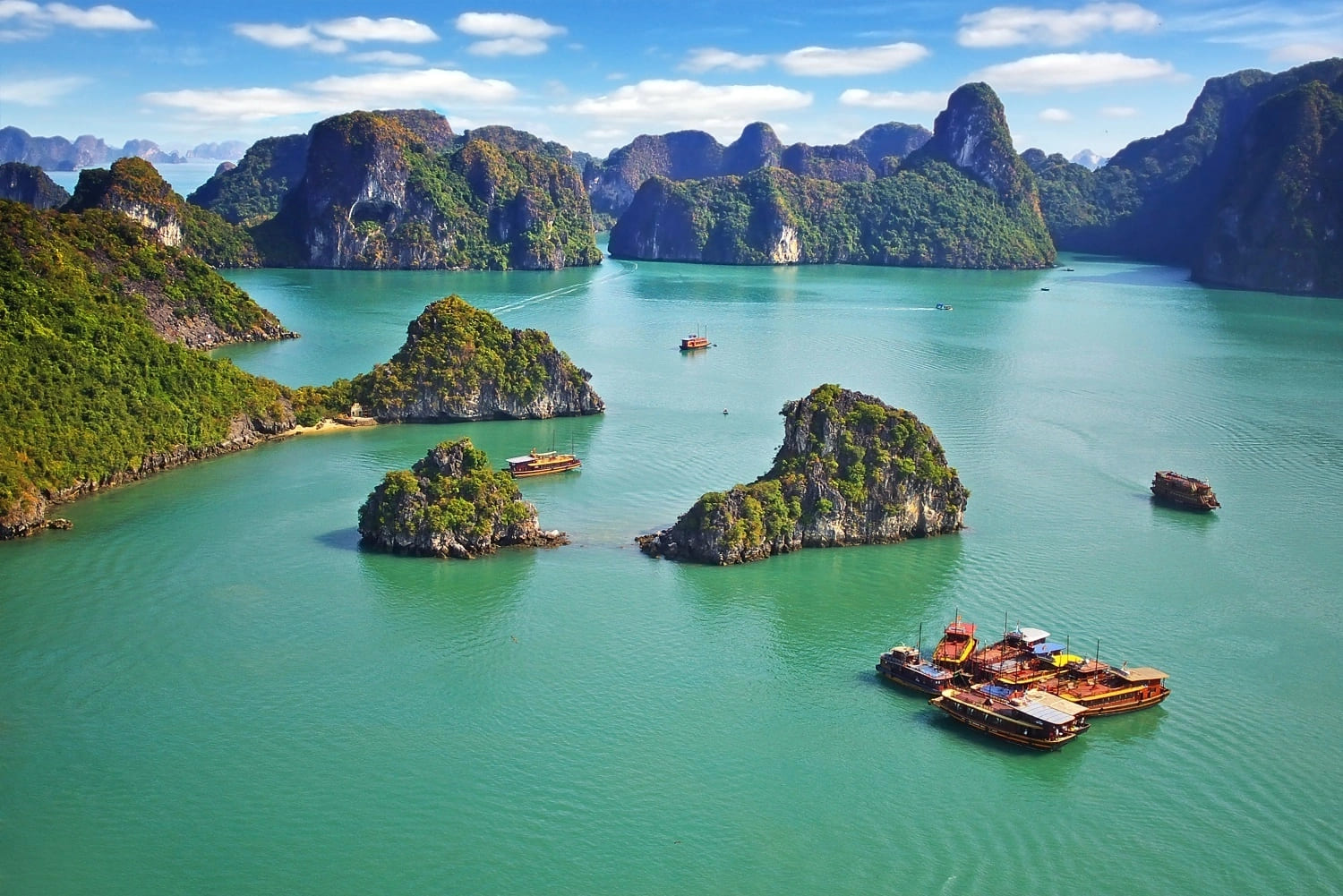 Train Hanoi Ha Long – A Luxury Rail Journey from Fansipan to Halong Bay by Sjourney 1 vinhHaLongQuangNinh 1651912066 8789 1651932294 1