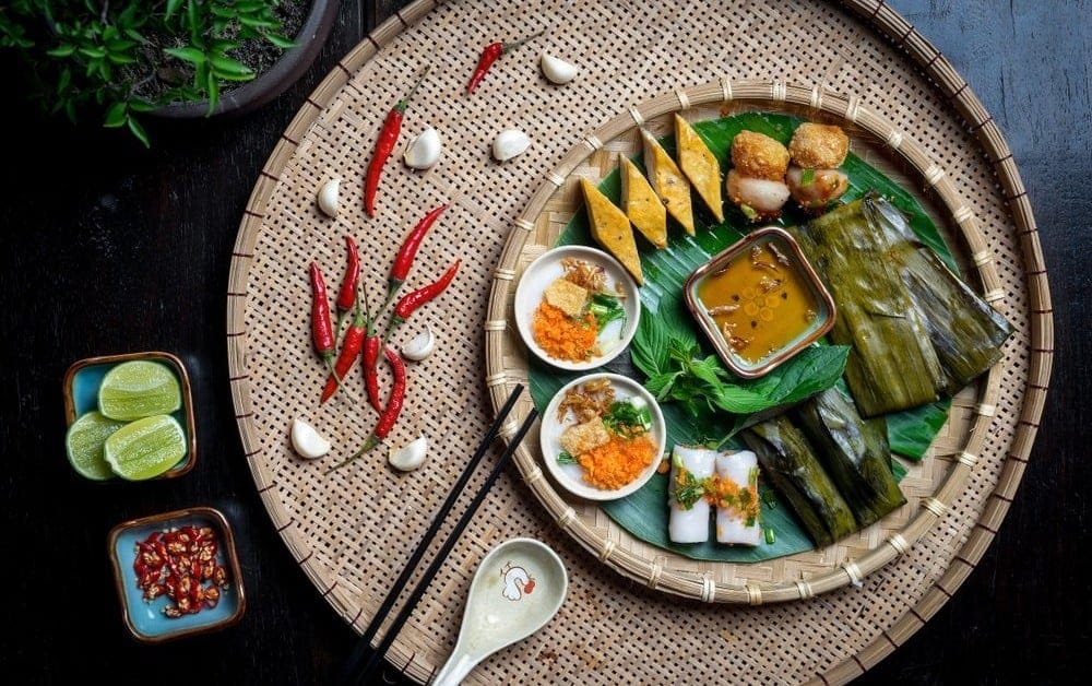 Southern Vietnamese Food: A Guide to Top Flavors 6 Central Vietnamese Cuisine on a knitted bamboo basket