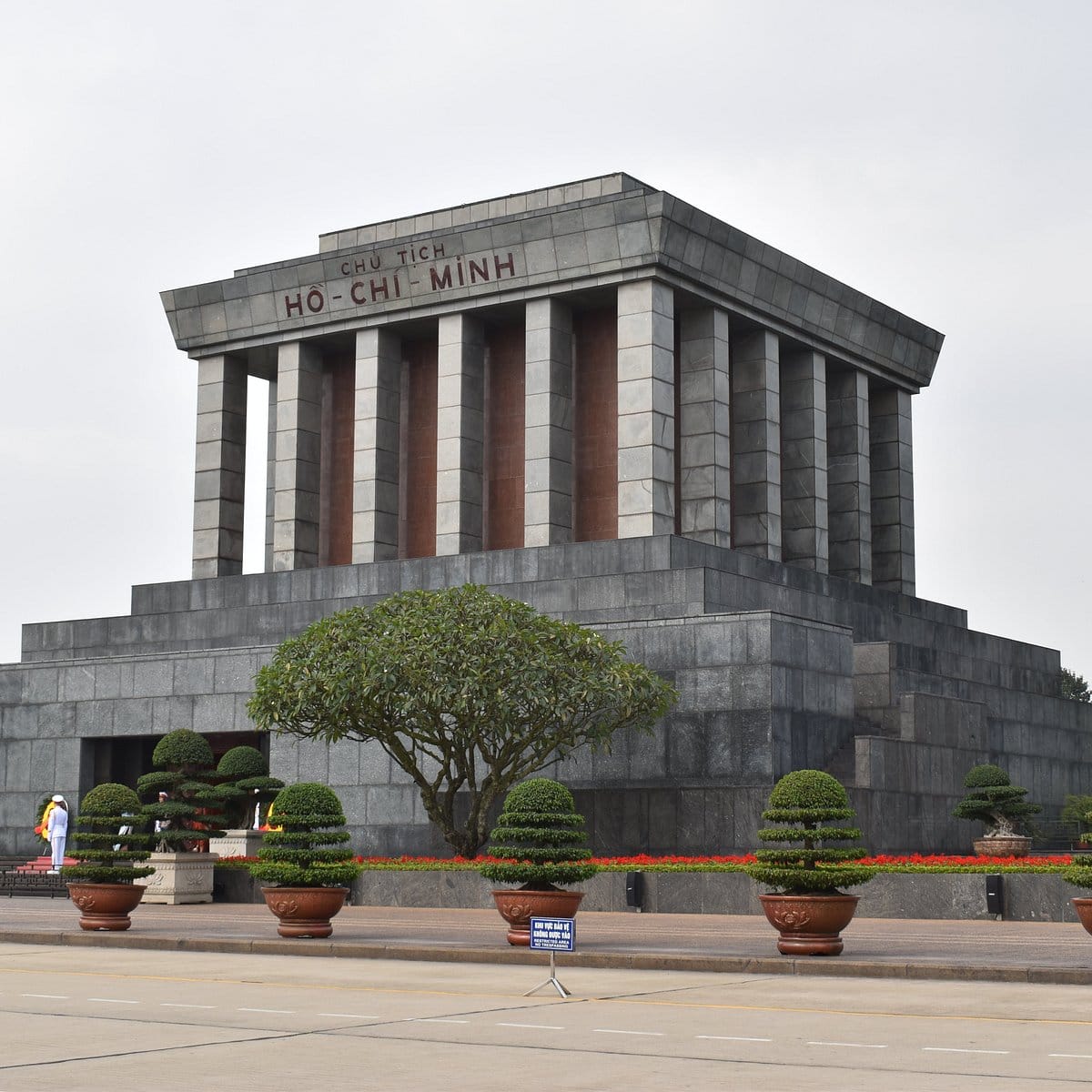 Ho Chi Minh Mausoleum: Do not miss out the greatest historical destination in Vietnam 5 Description of the mausoleum’s exterior