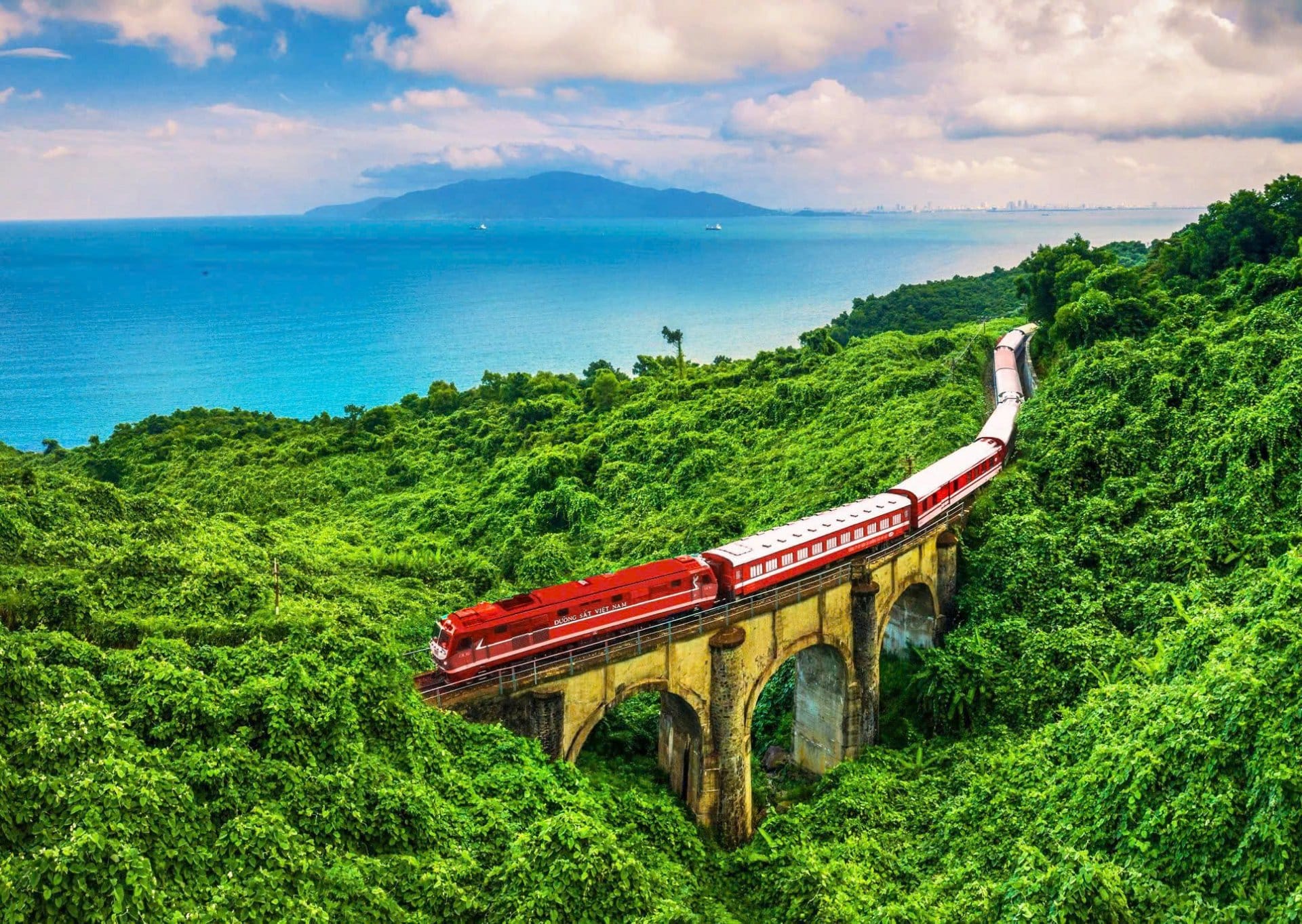 Deluxe Tourist Train Ticket Price in Vietnam: The True Worth of a Journey 1 Explore vietnam by train