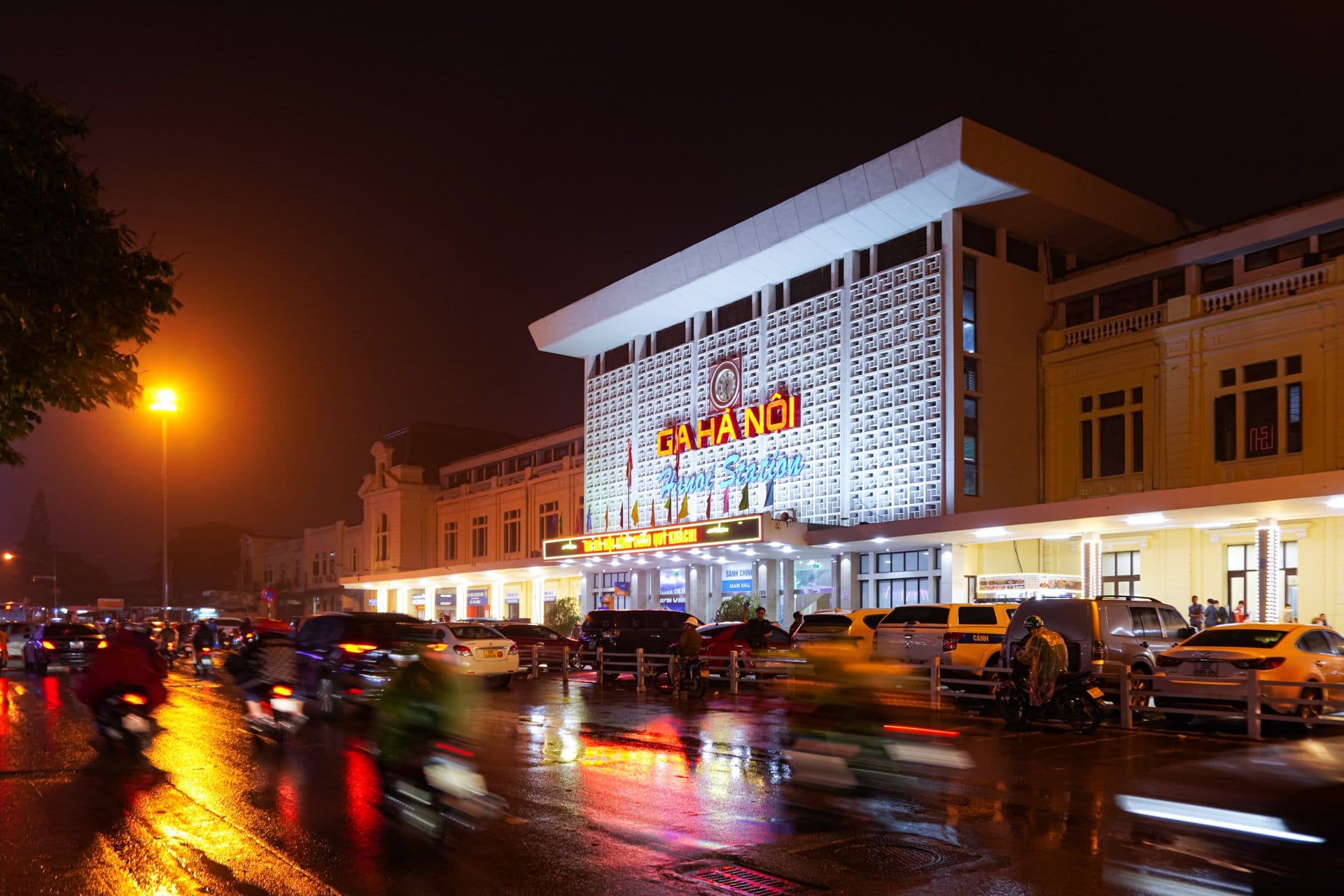 Hanoi Station: The gateway to Vietnam's capital and its historical significance. 1 Hanoi-Station-The-gateway-to-Vietnams-capital-and-its-historical-significance.