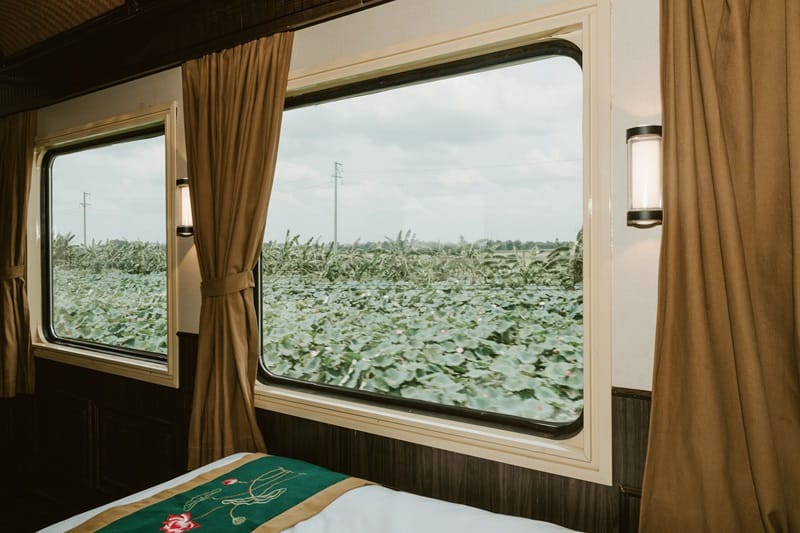 Unveiling The Charm of The Top 5 Best Luxury Train Trips In Vietnam 1 SJourney twin room 10