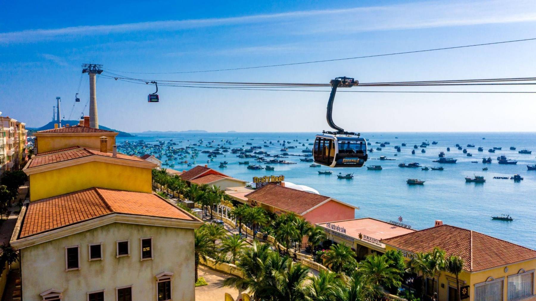 beachside-houses-with-cable-car.j