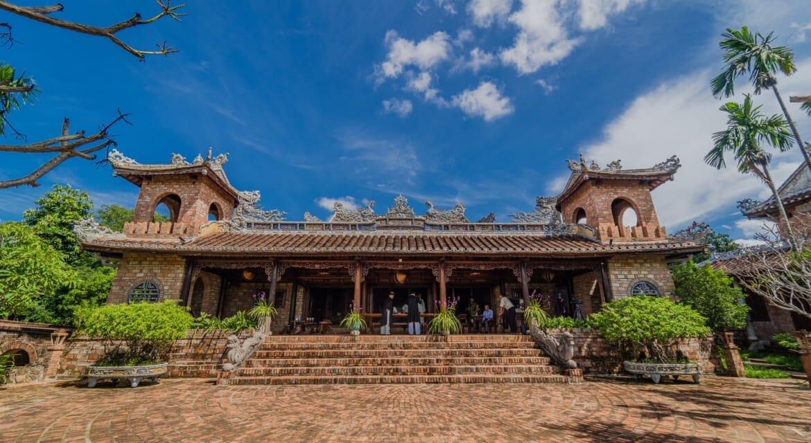 The Ultimate Luxury Train Journey Across Vietnam 9 ben xuan garden
