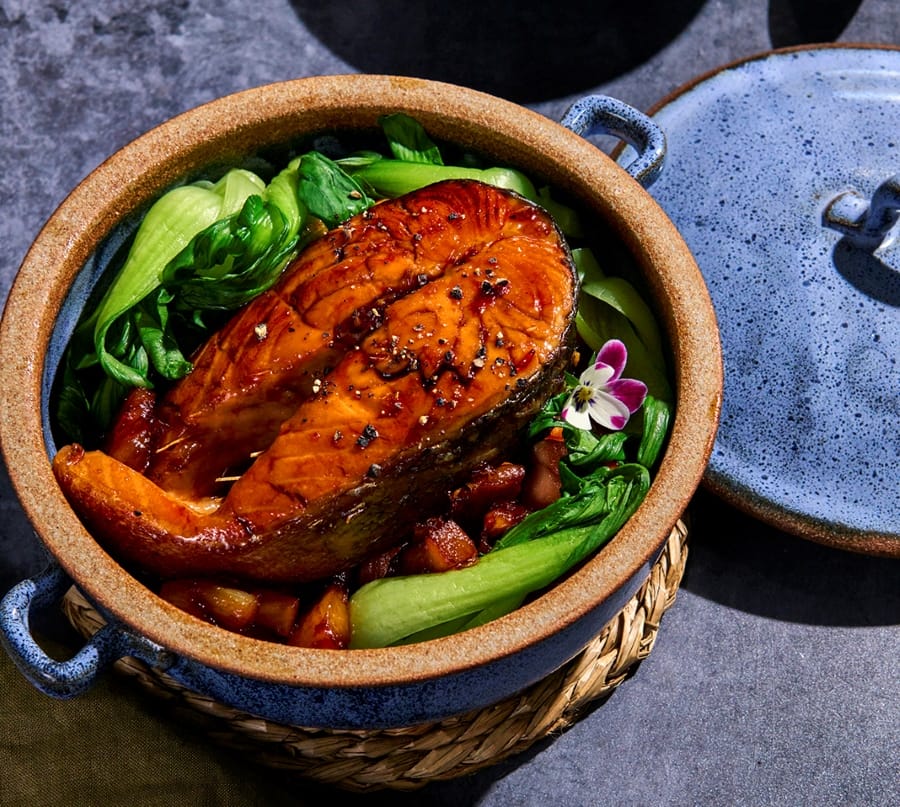 Southern Vietnamese Food: A Guide to Top Flavors 13 caramelized fish in clay pot