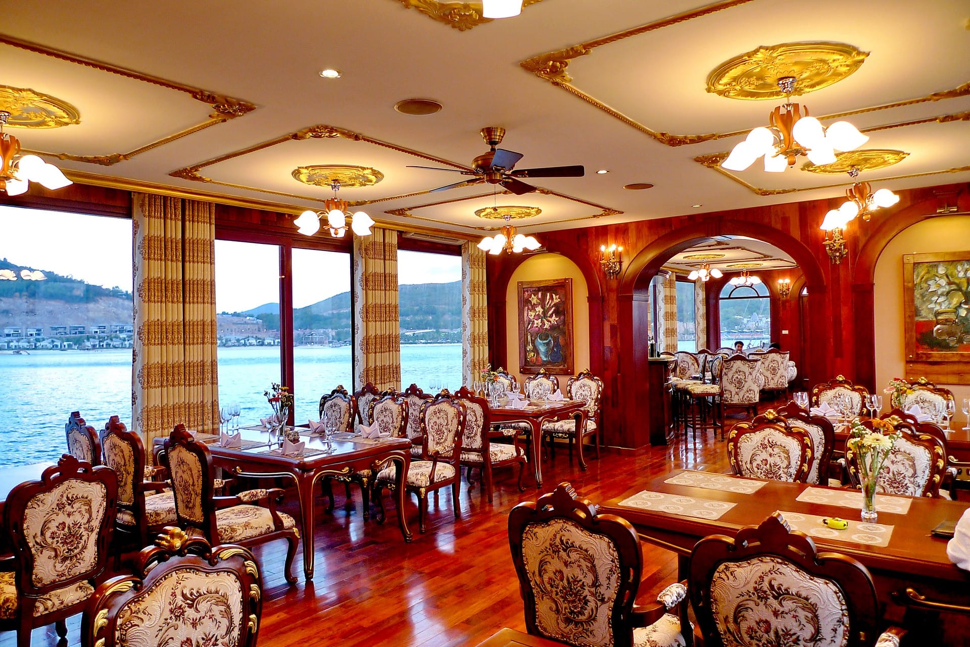 The Ultimate Luxury Train Journey Across Vietnam 5 emperor cruise