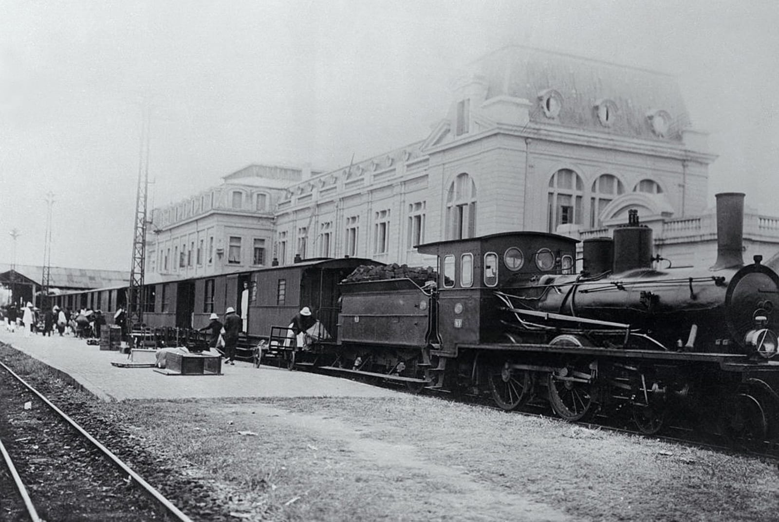 The First Indochina War rail