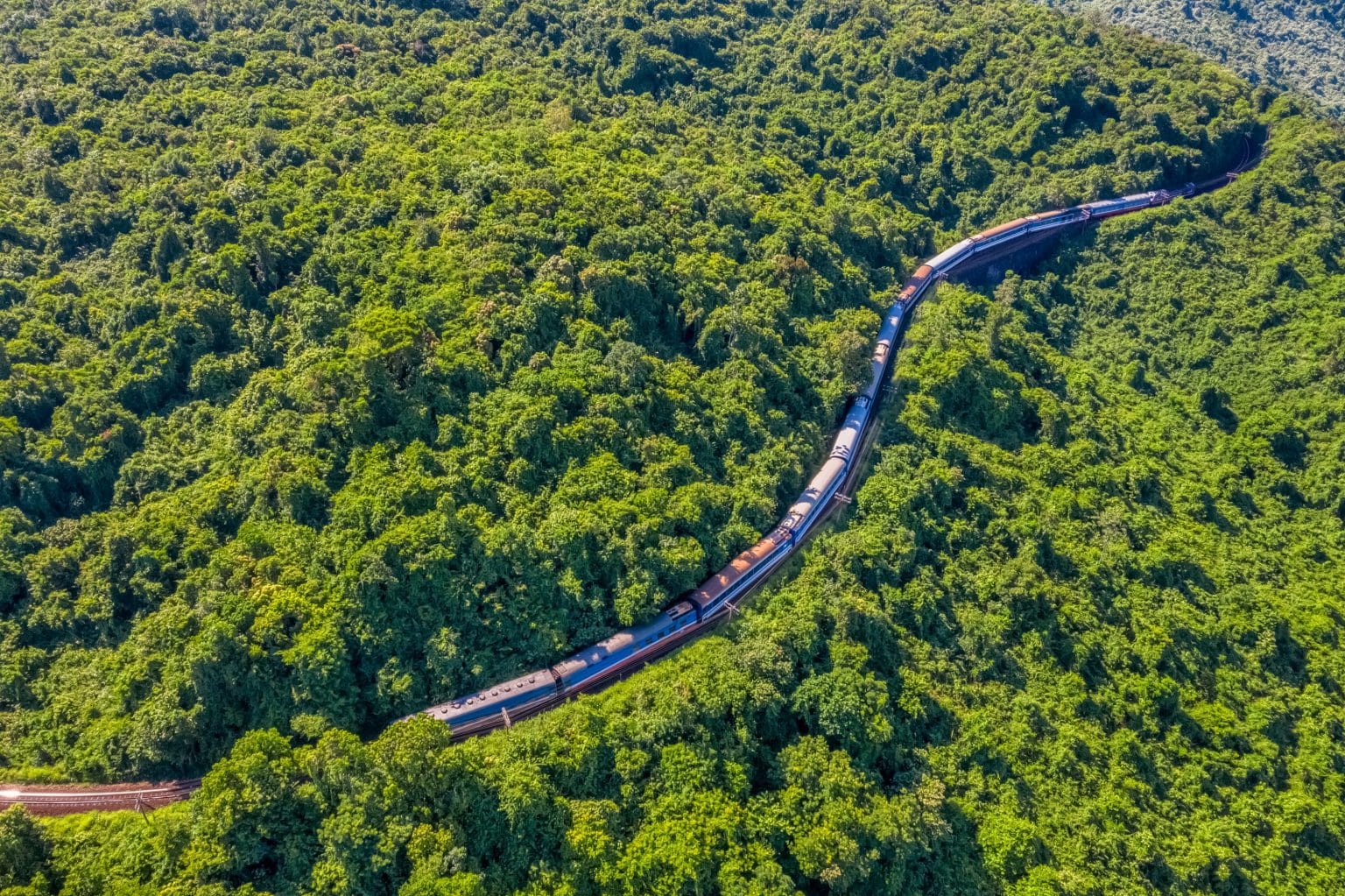 train accross Vietnam