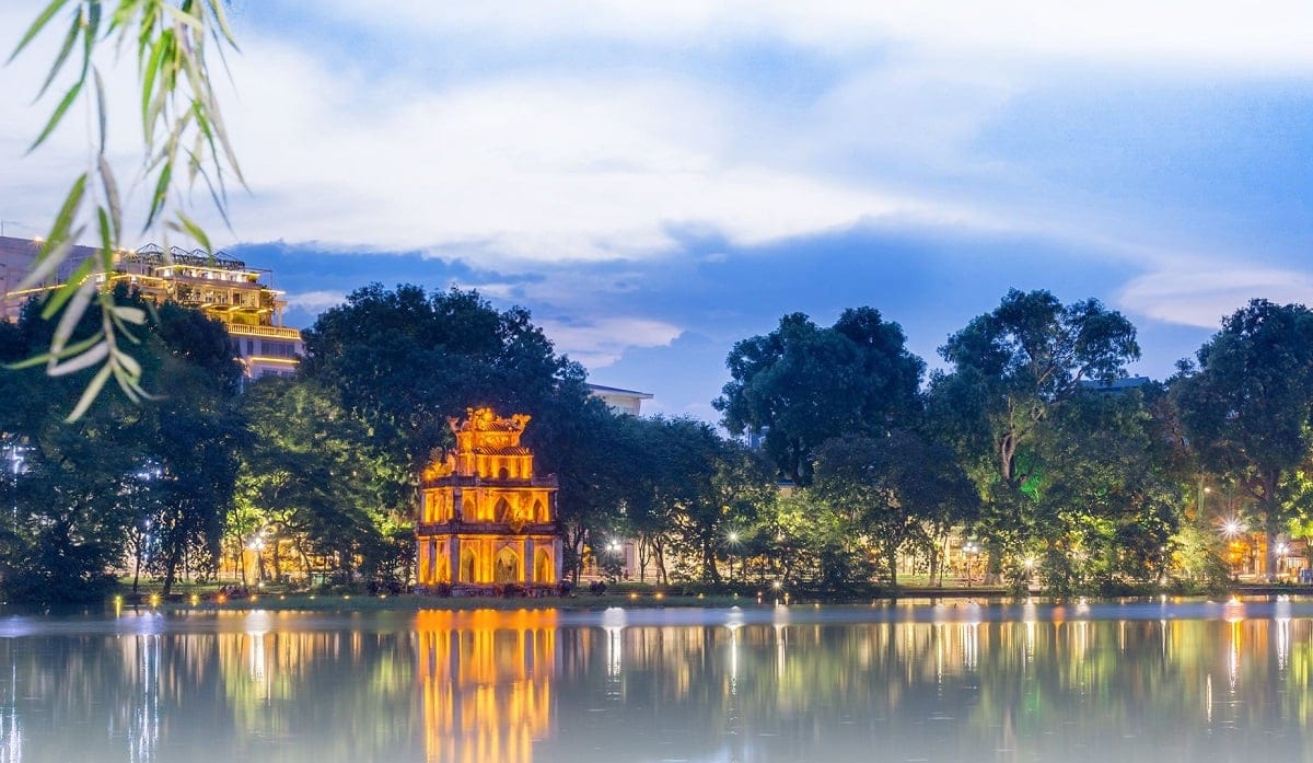 hoan kiem lake night view with lights