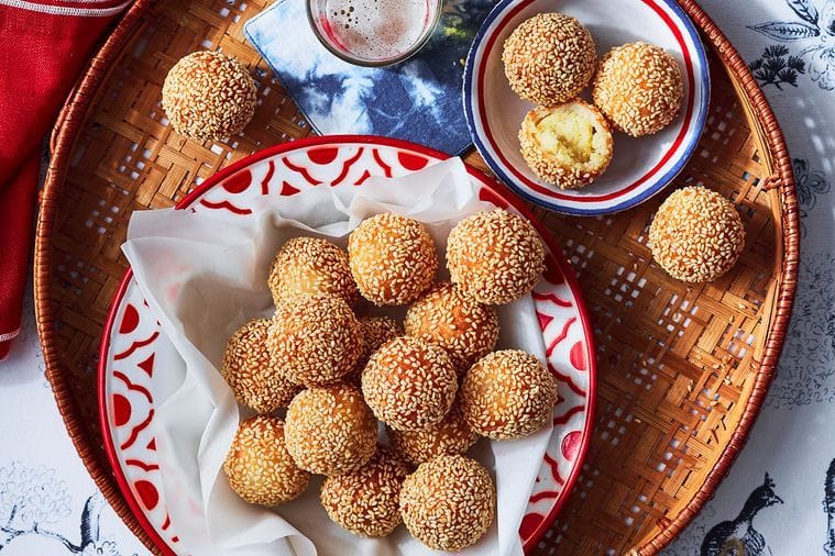 Southern Vietnamese Food: A Guide to Top Flavors 8 sesame balls