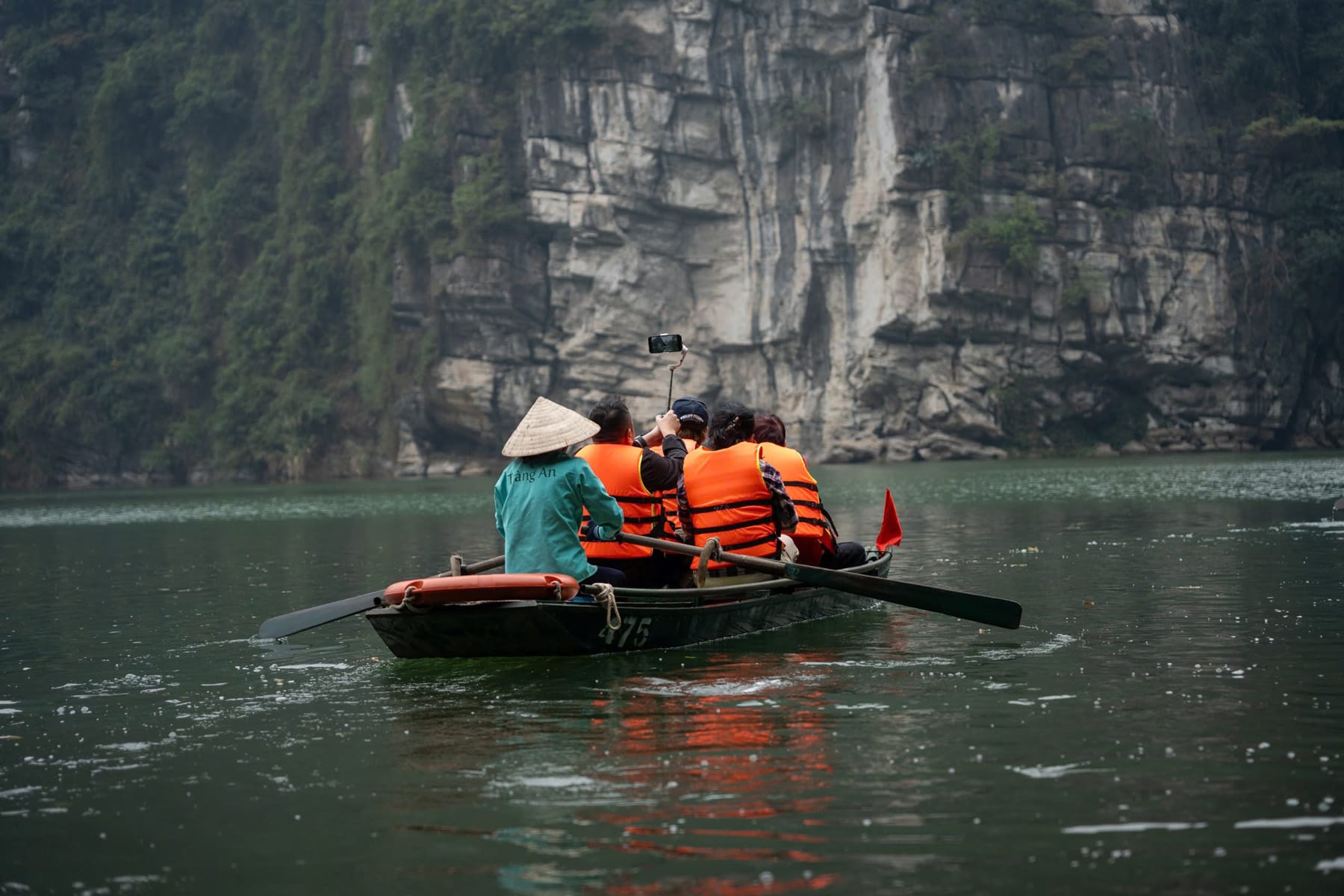 Ninh Binh: The “Halong Bay on Land” Experience 4 sjourney experience at Trang An