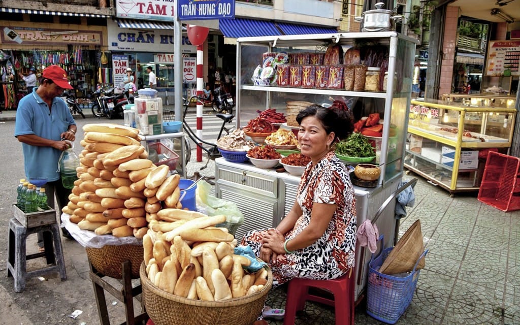 Southern Vietnamese Food: A Guide to Top Flavors 4 street food banh mi in vietnam